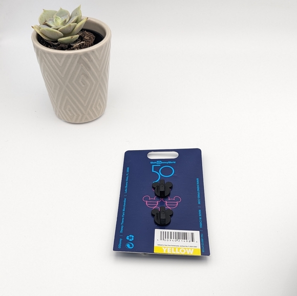 Walt Disney World 50th Polynesian Resort Pin - Picture 3 of 3